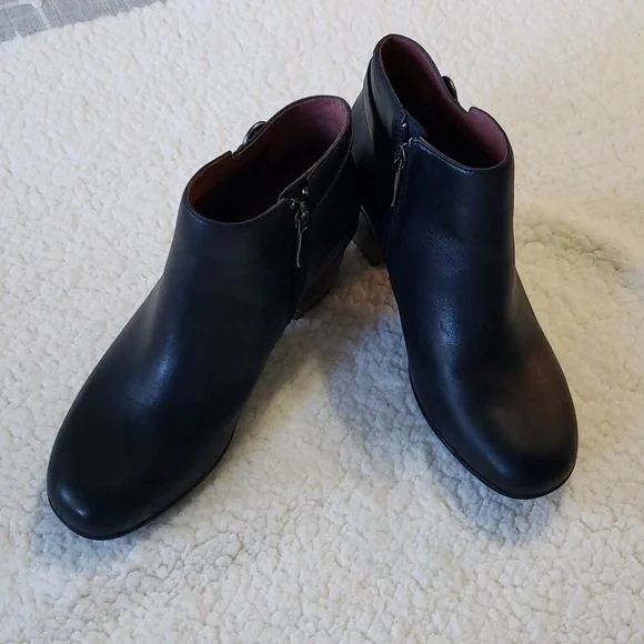 Dansko Women's Perry Waterproof Burnished Booties, Color Black, Size 40 - Picture 14 of 16